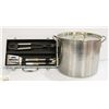 Image 1 : METAL POT W/ LID + SERVING UTENSILS NEW W/ CASE