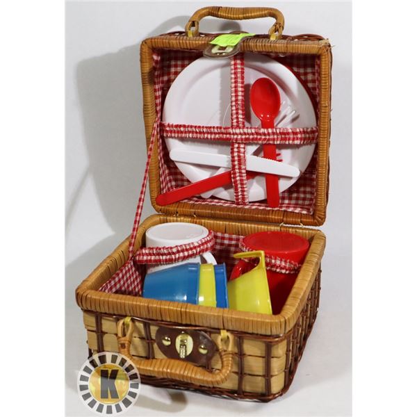 KIDS PIC-NIC SET INCLUDES CUPS, PLATES, CUTLERY