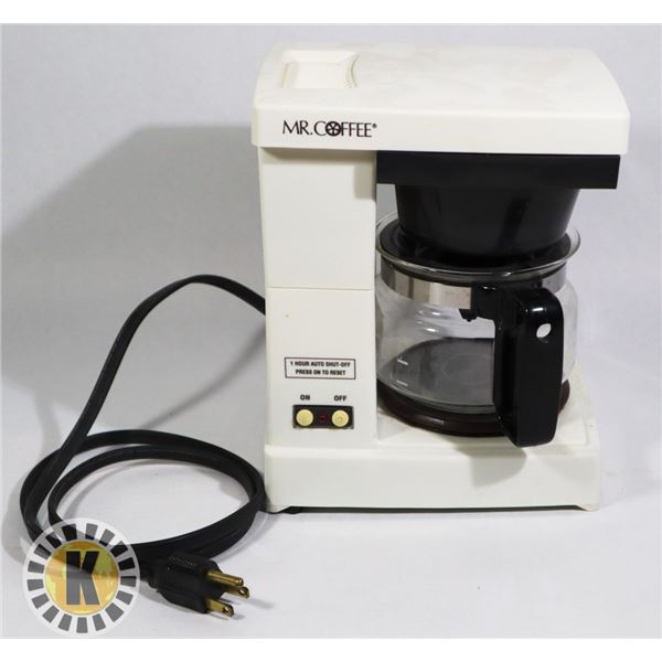 MR COFFEE COFFEE MAKER AND POT