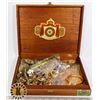 Image 1 : CIGAR BOX OF ESTATE JEWELRY ITEMS