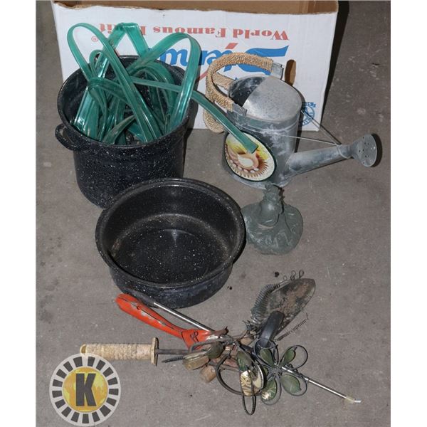 ESTATE BOX OF GARDENING AND OUTDOOR DECOR ITEMS