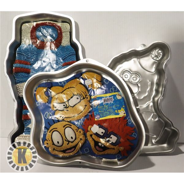 BOX OF 3 SPECIALTY  BAKING PANS