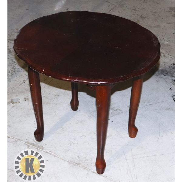 VINTAGE ESTATE END TABLE NEEDS TLC