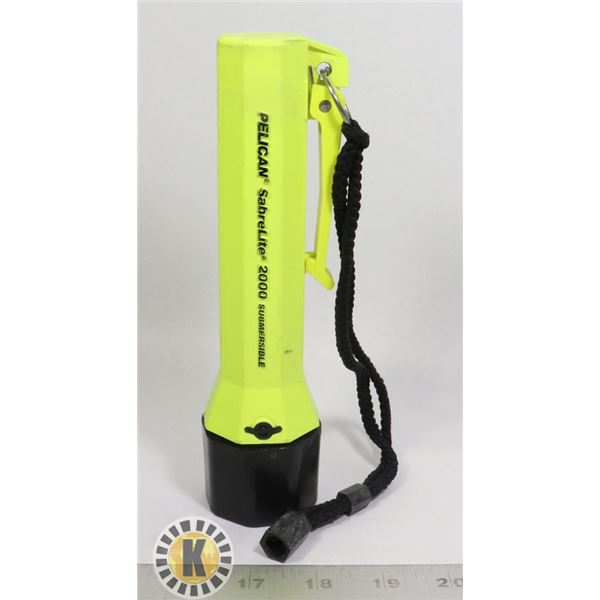 PELICAN SABRELITE 2000 SUBMERSIBLE FLASHLIGHT