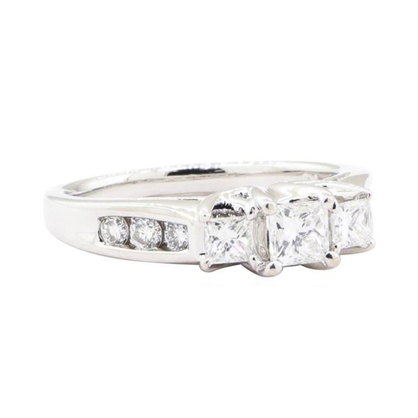 0.94 ctw Diamond Ring - 14KT White Gold