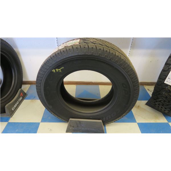 tire & stand Toyo 245-70-16