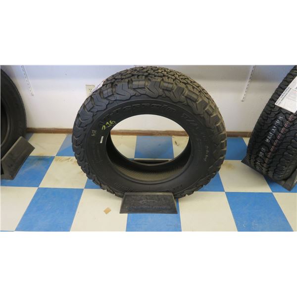 tire & stand BF Goodrich 245-70-17