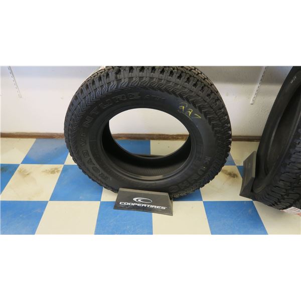 tire & stand Kumho 265-70-17