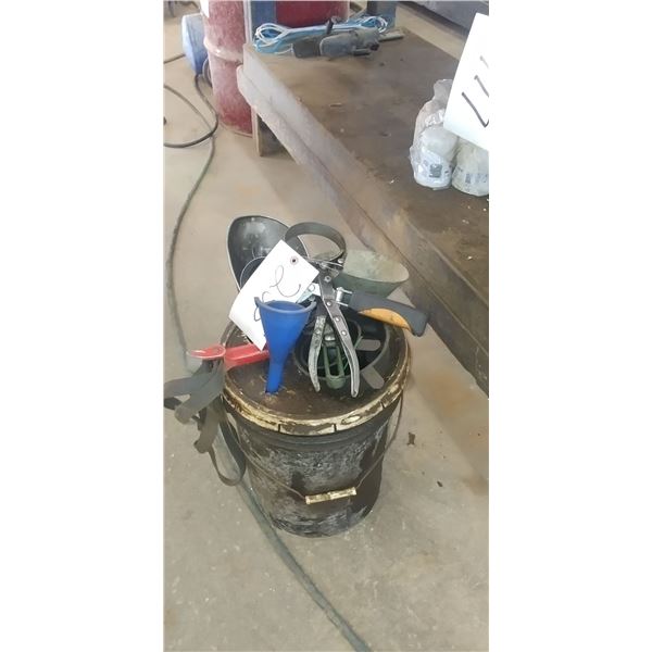 pail w/ funnels & filter wrench