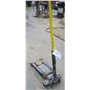 Image 2 : floor jack unknown capacity