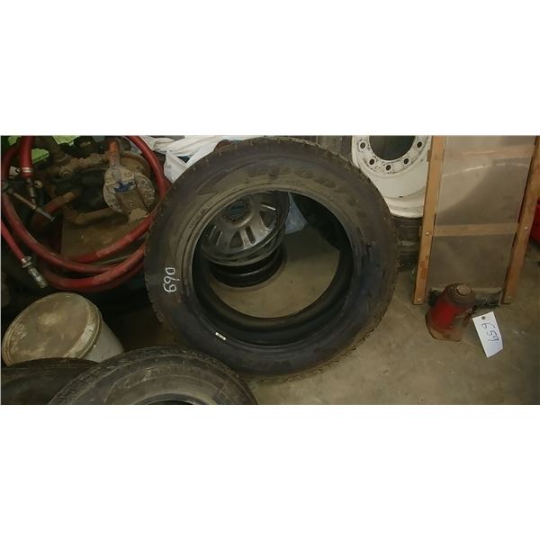 1 tire 275/55/20 Goodyear