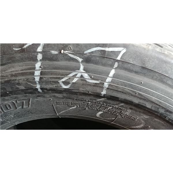 (1) YOKOHAMA 275/70R22.5