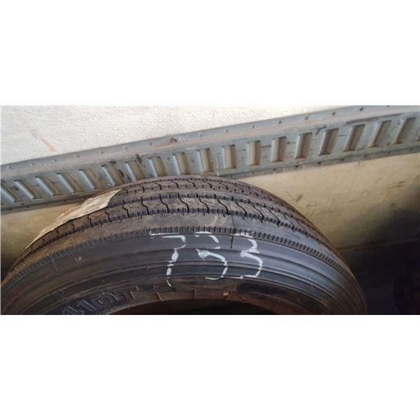 (1) DAYTON 255/70R22.5