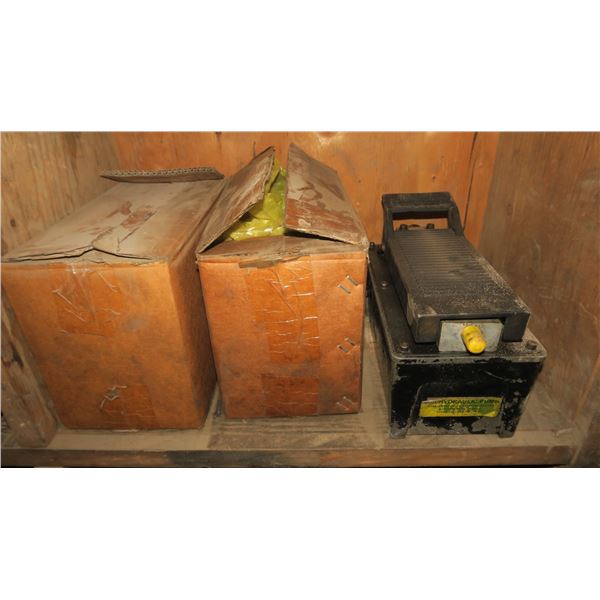 3 hyrdraulic foot pumps