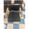 Image 2 : 3 office sitting chairs