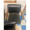 Image 4 : 3 office sitting chairs