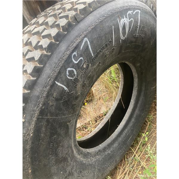 1 tire radial 10R/20 Michelin