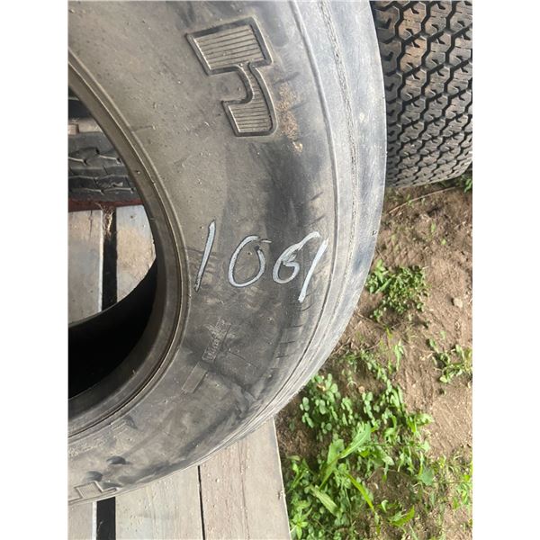 1 tire radial 275/80/22.5 BF Goodrich