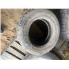 Image 3 : 2 tires (1) 245/70/19.5 Goodyear, (1) 8R/19.5 Goodyear