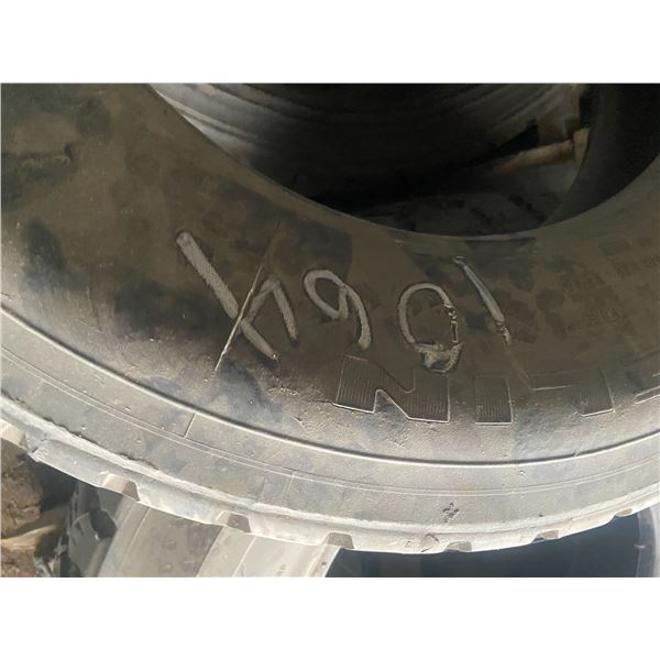 1 tire 275/80/24.5 Michelin