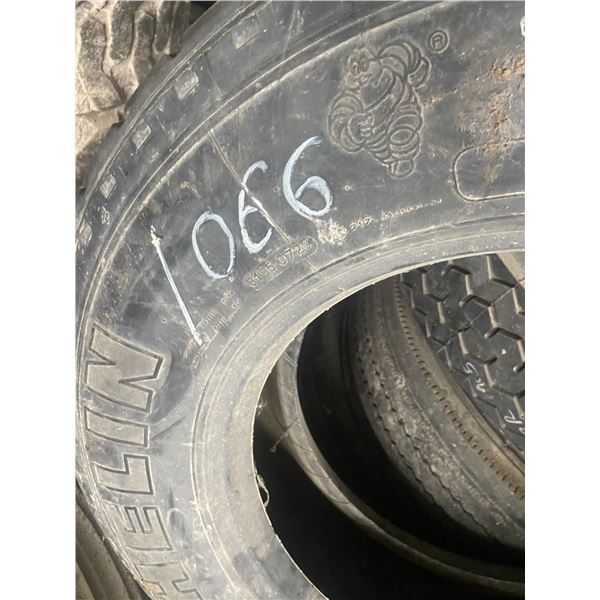 1 tire 265/70/19.5 Michelin
