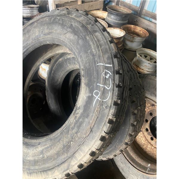 2 tires 275/80/24.5 Michelin