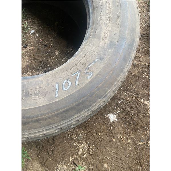 2 tires 385/65R/22.5 Goodyear