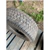 Image 1 : one tire 285/70/17