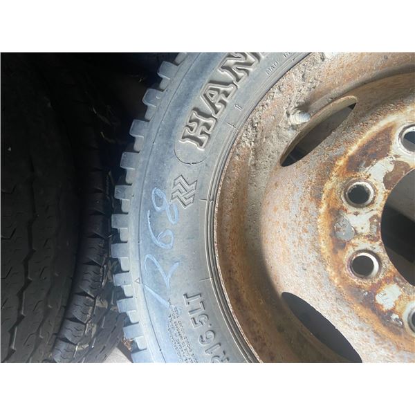 1 tire & 8 bolt rim 8.75xR 16.5 LT