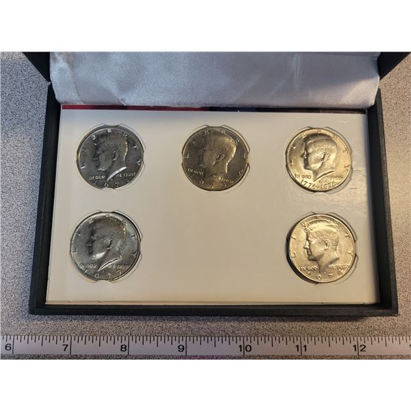 Coin box with 5 USA Kennedy 50 cent pieces - 1971D, 1972D, 1974D, 1776-1976D, 1977 MS