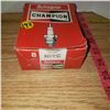 Image 2 : 4 X vintage champion spark plugs