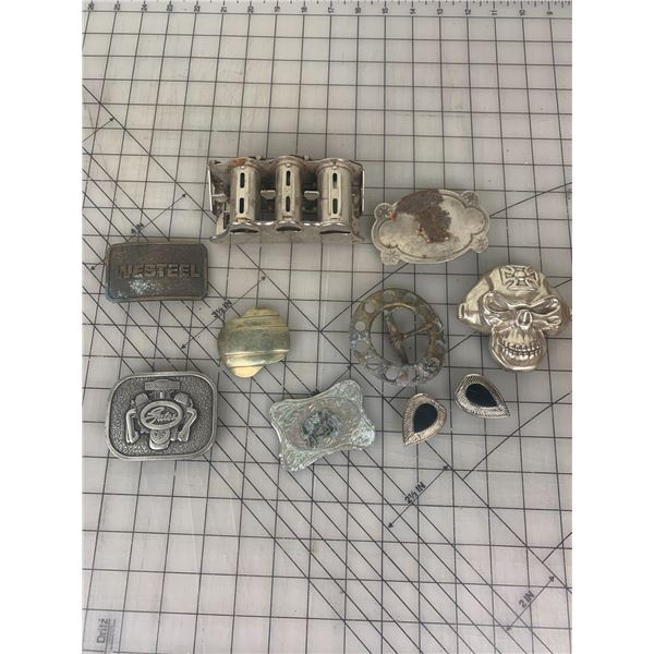 LOT OF VINTAGE MISC BELT BUCKLES COIN CHANGER