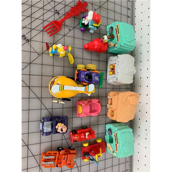 LOT OF VINTAGE TOYS CEREAL RESTAURANT ETC