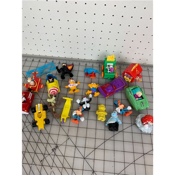 LOT OF VINTAGE TOYS CEREAL RESTAURANT ETC