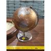 Image 3 : WALL CLOCK & DESK GLOBE