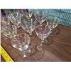 Image 11 : 25 PIECES IRIDESCENT GLASSWARE