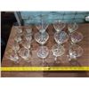 Image 2 : 25 PIECES IRIDESCENT GLASSWARE