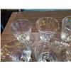 Image 5 : 25 PIECES IRIDESCENT GLASSWARE