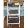 Image 1 : STEP STOOL