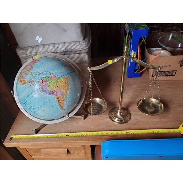 WORLD GLOBE & DISPLAY BALANCE SCALE