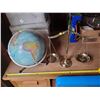 Image 1 : WORLD GLOBE & DISPLAY BALANCE SCALE