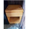 Image 1 : PINE NIGHT STAND