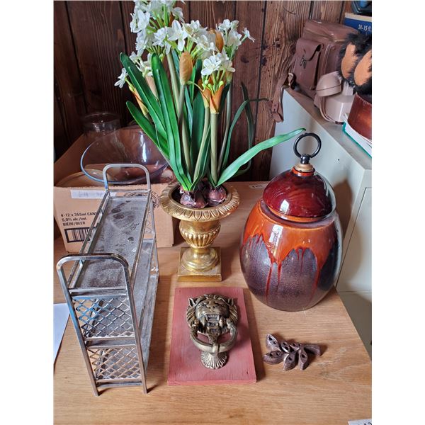 MISC LOT -FLOWERS, VASE, DOOR KNOCKER, SHELF