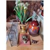 Image 1 : MISC LOT -FLOWERS, VASE, DOOR KNOCKER, SHELF