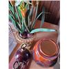 Image 4 : MISC LOT -FLOWERS, VASE, DOOR KNOCKER, SHELF