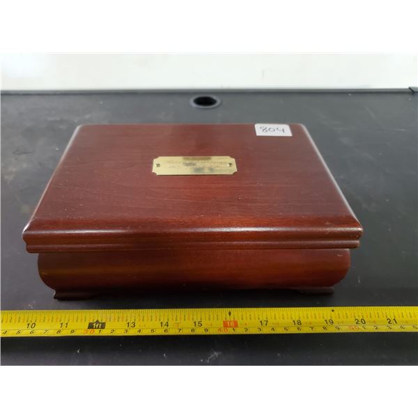 CHERRY FINISH WOODEN JEWELRY BOX "CROSS JEWELLERS" INGRAVING ON PLATE "MERRY CHRISTMAS"