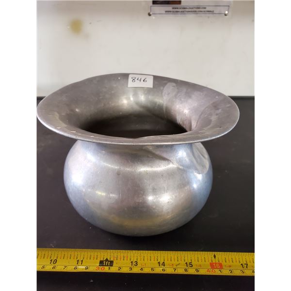 TIN SPITTOON 8X5"