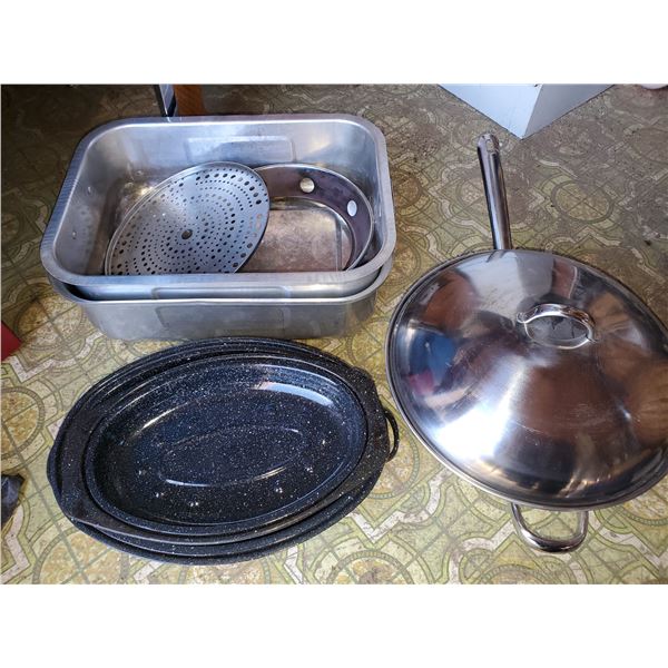 2 ROASTERS & WOK
