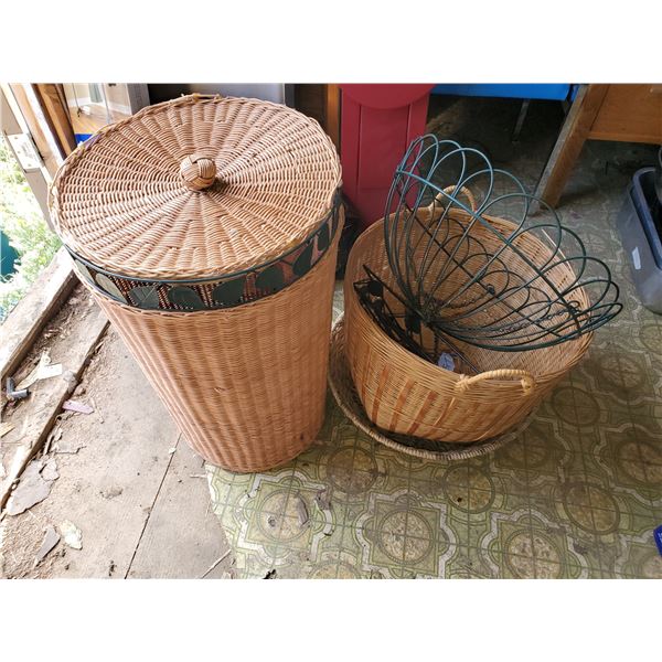 LOT OF BASKETS -LAUNDRY & PLANT