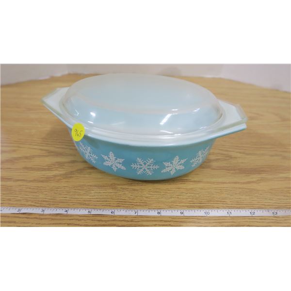 1 1/2 Quart "Snowflake" Pyrex Casserole Dish